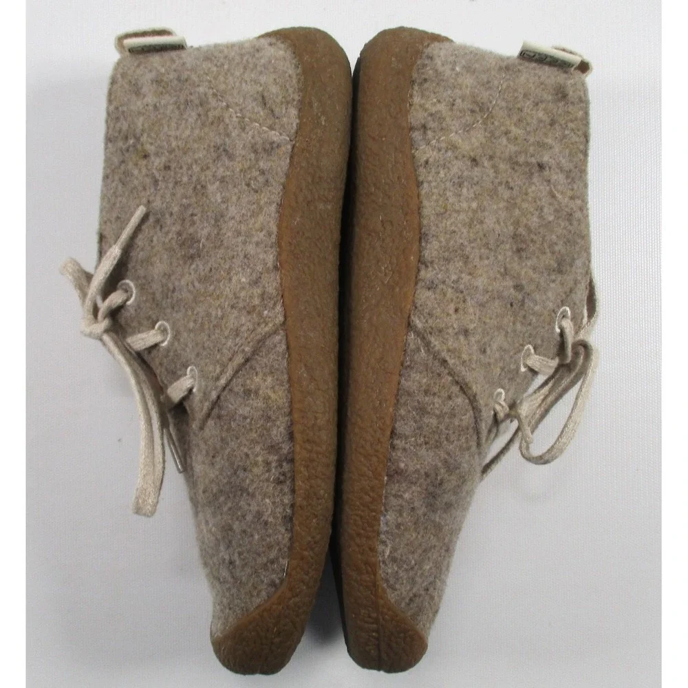KEEN Mosey Chukka Hiking Shoes Taupe Felt/Birch Women's size 8 NICE!‎